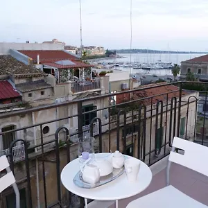 Le Grand Bleu Siracusa - One Hundred Steps From Ortigia -sea View - Bed and breakfast